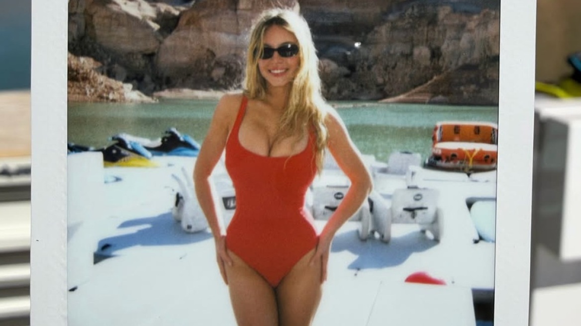 Η Σίντνεϊ Σουίνι άλα Baywatch στις διακοπές με τον σύντροφό της, δείτε φωτογραφίες