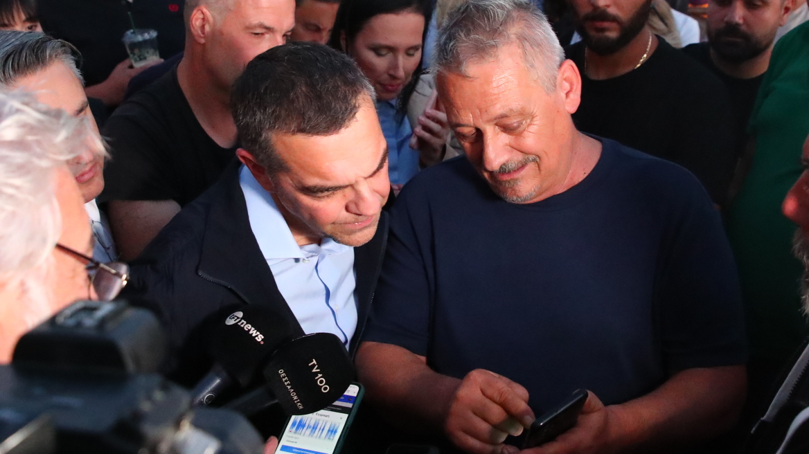 Αλιείς στον Τσίπρα: «Δεκάδες τουρκικά αλιευτικά ψαρεύουν σε ελληνικά ύδατα, έχεις ευθύνη, έλεγες ότι η θάλασσα δεν έχει σύνορα» - Σταματήστε την προπαγάνδα, απάντησε