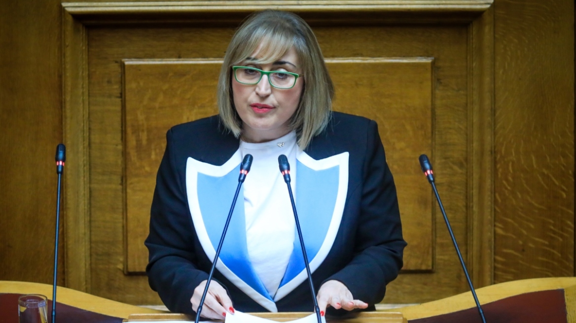Η Αραμπατζή απαντά για δημοσιεύματα σχετικά με το ιατρείο της: Ελέγχομαι για μια πινακίδα