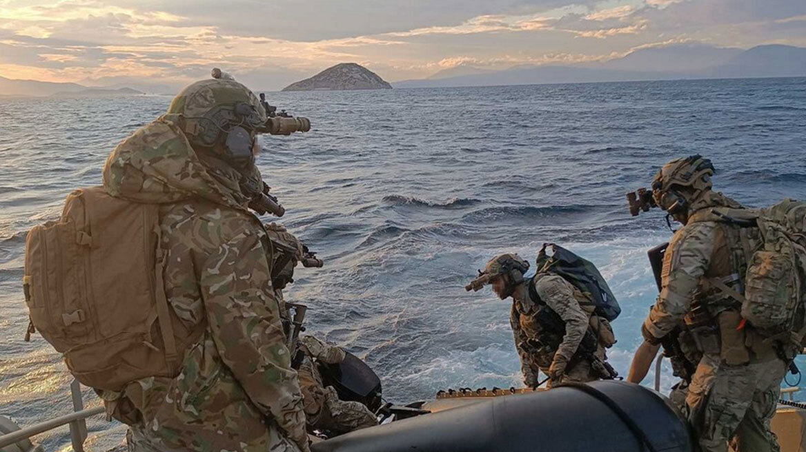 Μαχητικά, πολεμικά πλοία και ειδικές δυνάμεις στη μεγάλη άσκηση «Αλέξανδρος 26», δείτε βίντεο και φωτογραφίες