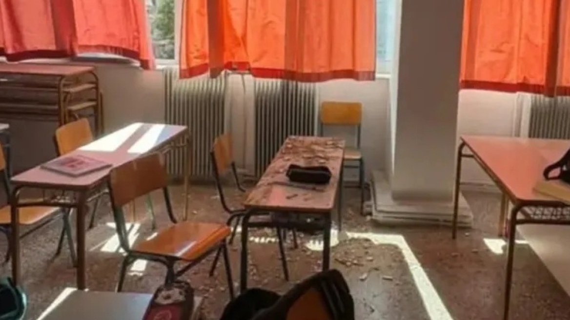 Τμήμα οροφής έπεσε σε αίθουσα Λυκείου της Πάτρας ενώ μέσα βρίσκονταν μαθητές, κλείνει μέχρι νεωτέρας το σχολείο