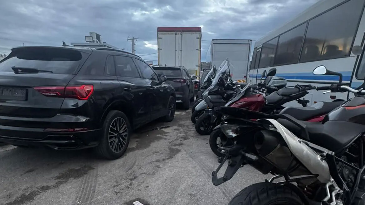 Έκλεβαν αυτοκίνητα και μηχανές απ' όλη την Αττική και τα έκρυβαν για να μην εντοπίζονται, η μέθοδος «πατάκι» και τα €350.000 κέρδος της σπείρας 
