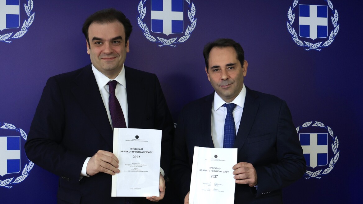 Στη Βουλή το προσχέδιο του προϋπολογισμού για το 2027: Ενσωματώνει νέα μέτρα €2,27 δισ. για μισθούς, συντάξεις, αγρότες και επιχειρήσεις