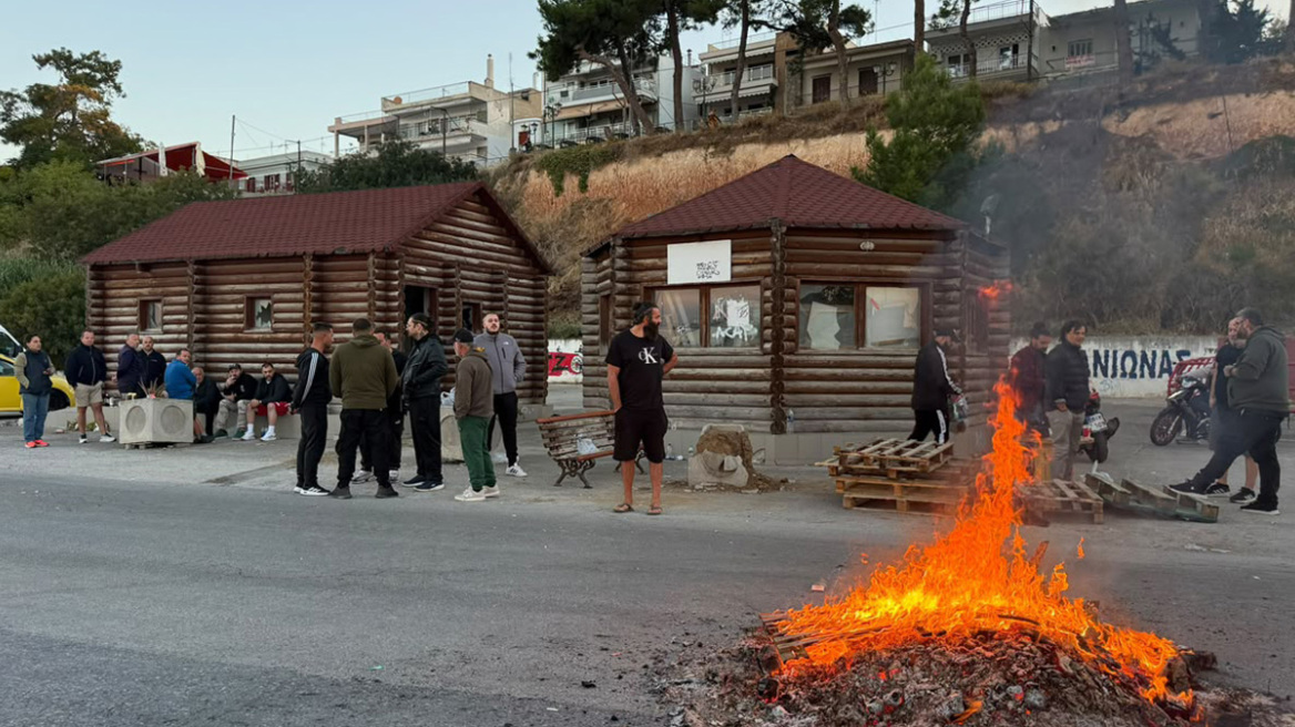 Αλιείς απέκλεισαν επ’ αόριστον την ιχθυόσκαλα στη Νέα Μηχανιώνα, καταγγέλλουν εισαγωγή ψαριών από την Τουρκία