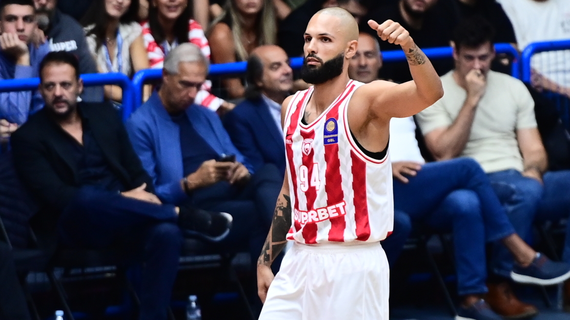 Φουρνιέ: «Πώς νιώθετε που φέτος θα μας υποστηρίζετε στη SUNEL Arena;»