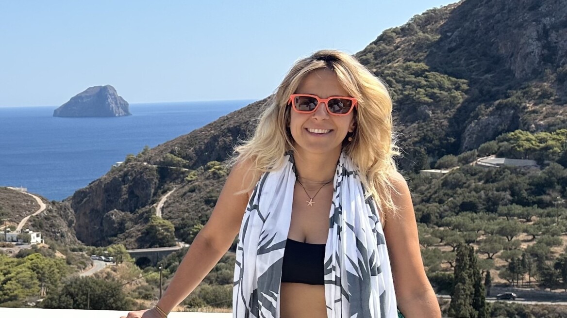 «Από αυτό το νησί δεν λείπει τίποτα»: Tα Κύθηρα της τραγουδίστριας Δήμητρας Σταθοπούλου