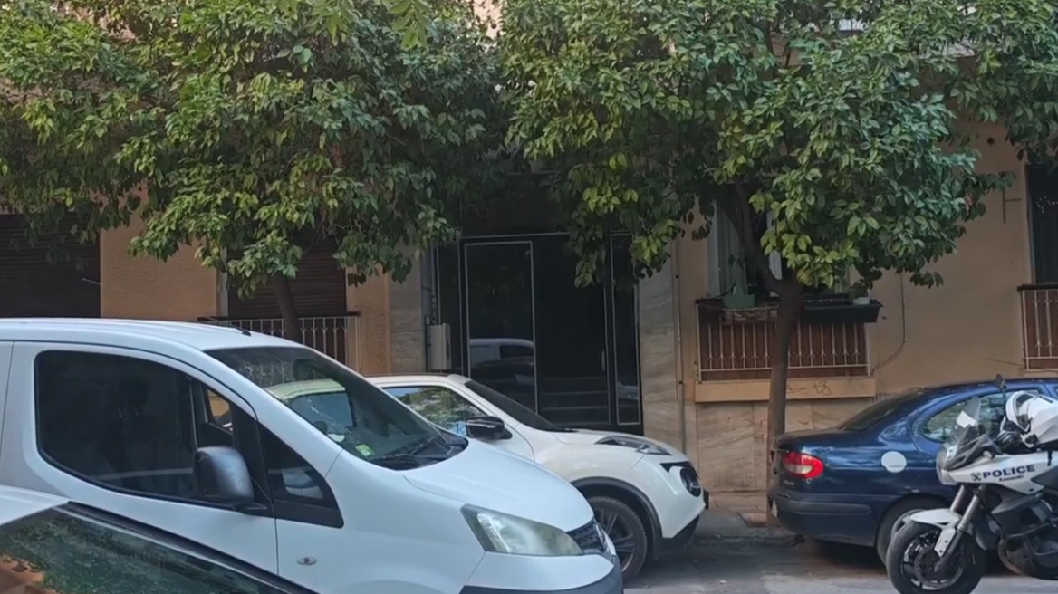 Εκκενώθηκαν δύο πολυκατοικίες στην Καλλιθέα, για ανάλυση τα φιαλίδια που ενδέχεται να περιέχουν επικίνδυνη ουσία