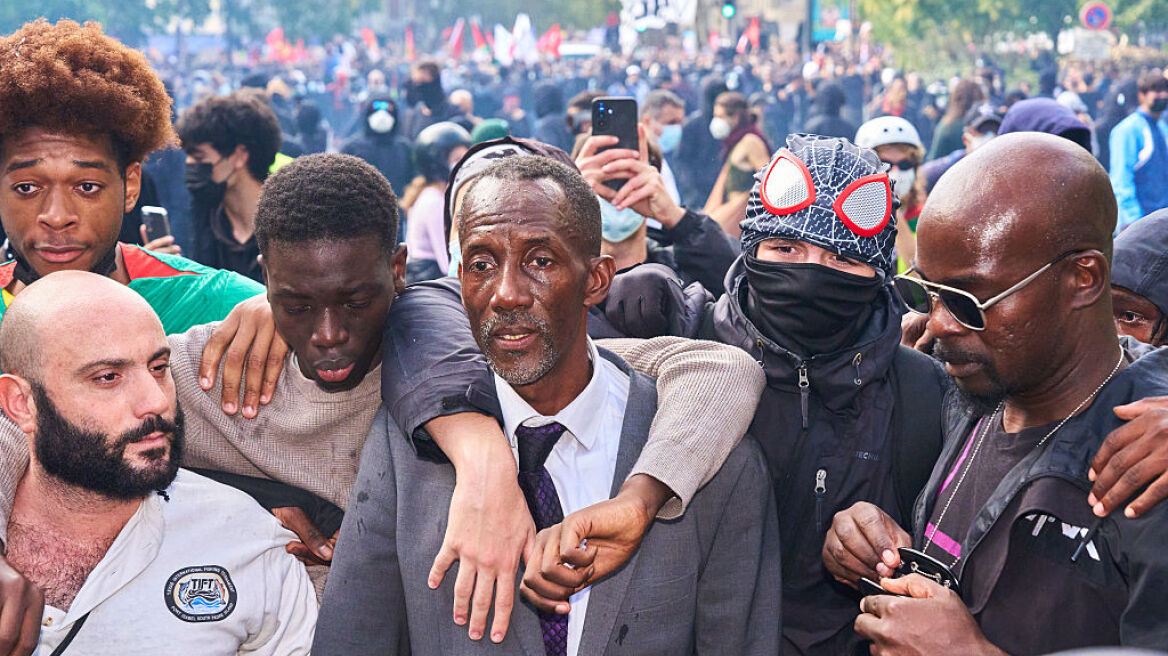 Γαλλία: Ο δήμαρχος που προσπάθησε να προστατεύσει τους μαθητές του από την αστυνομία – Δείτε video