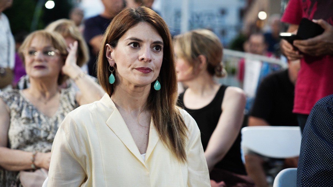 «Θα προσφύγω στη Δικαιοσύνη»: Η Άννα Παπαδοπούλου δίνει συνέχεια στον καβγά με τον πρώην βουλευτή του ΠΑΣΟΚ Δημήτρη Κωνσταντόπουλο