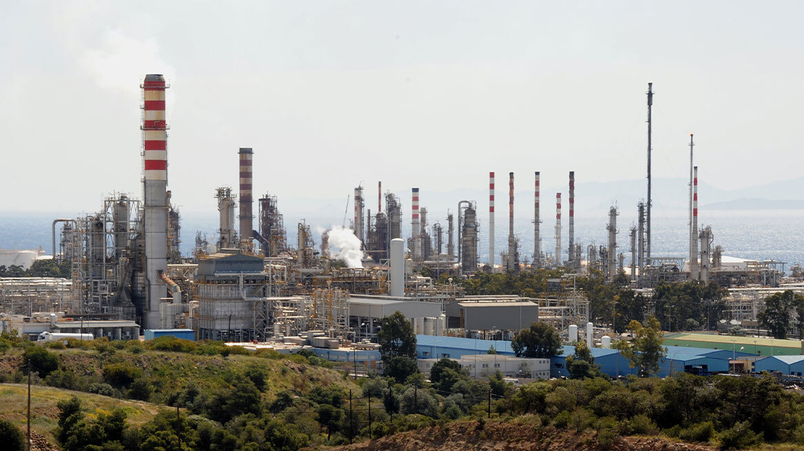Έκρηξη στις εγκαταστάσεις της Motor Oil στους Αγίους Θεοδώρους, δύο σοβαρά τραυματίες