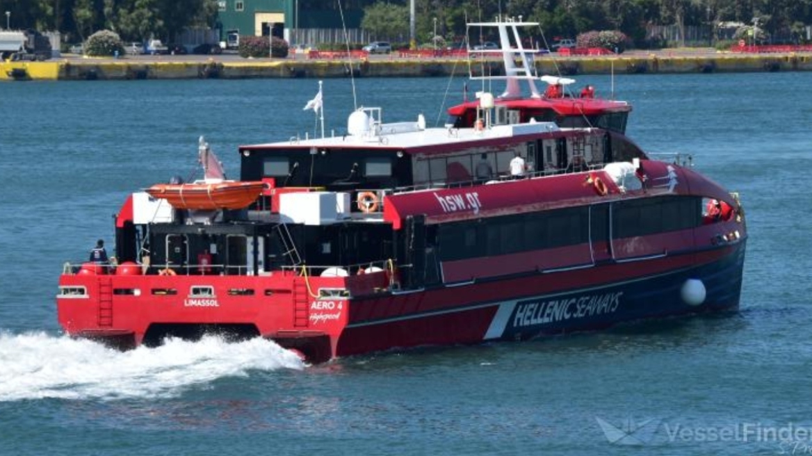 Μηχανική βλάβη στο πλοίο Aero 4 με 183 επιβάτες, πραγματοποιεί το δρομολόγιο Αίγινα - Πειραιάς