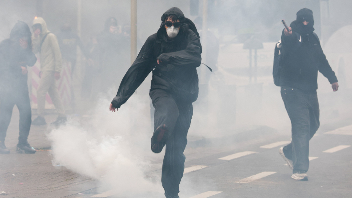 Νέες συμπλοκές ανάμεσα σε νεαρούς διαδηλωτές και αστυνομικούς στις Βρυξέλλες, τουλάχιστον 10 συλλήψεις
