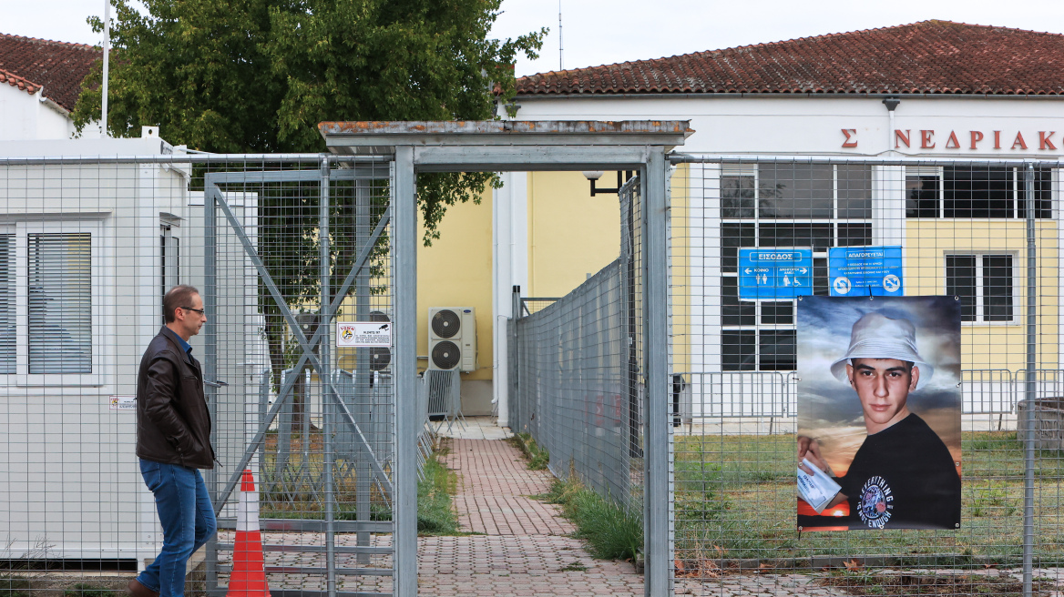 Συνεχίζονται οι καταθέσεις συγγενών στη δίκη για τα Τέμπη: «Δεν την είδαμε, δεν την αποχαιρετήσαμε» – «Το μήνυμα του γιου μου δεν ήρθε ποτέ»
