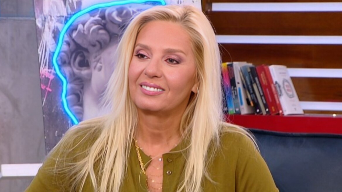 Η Έλενα Μακρή εκπλήρωσε την τελευταία επιθυμία του Αντώνη Λυμπέρη: Σκόρπισα την τέφρα του στη Ρήνεια και στο λιμανάκι της Δήλου