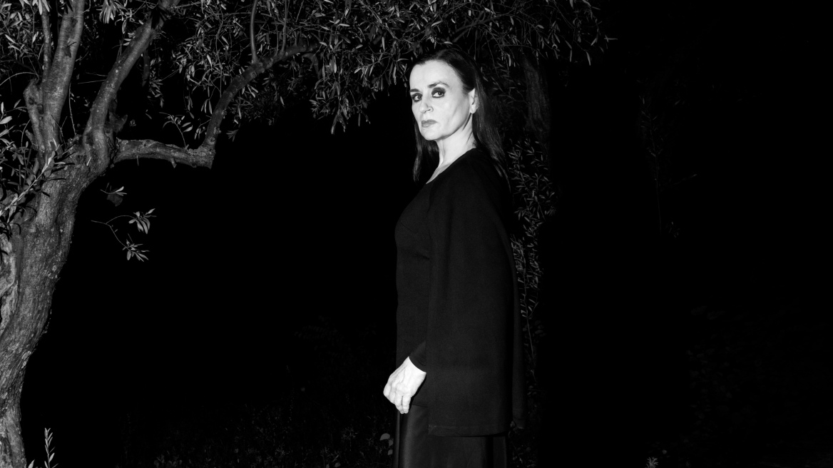 Καρυοφυλλιά Καραμπέτη: Δύο επιπλέον παραστάσεις για τη «Φόνισσα» στο «Εθνικό Θέατρο