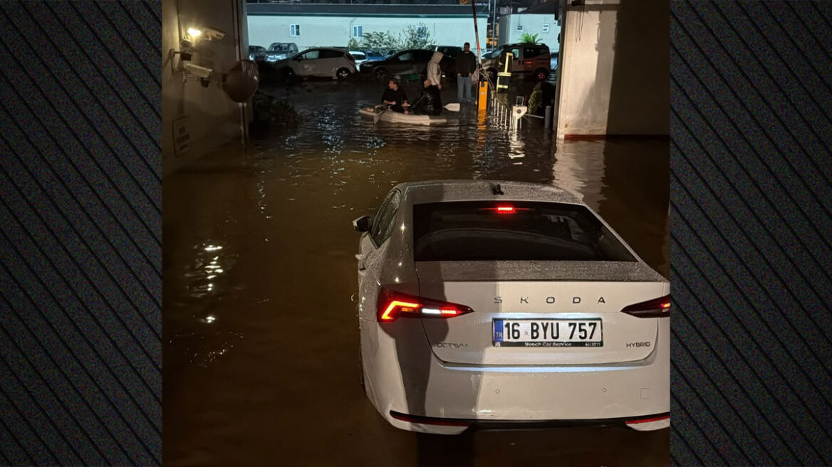 «Πνίγηκε» η Κωνσταντινούπολη: Νεκρός 14χρονος από ηλεκτροπληξία, συγκλονιστικές εικόνες και βίντεο από τις σφοδρές πλημμύρες, «φύγετε από τα υπόγεια»