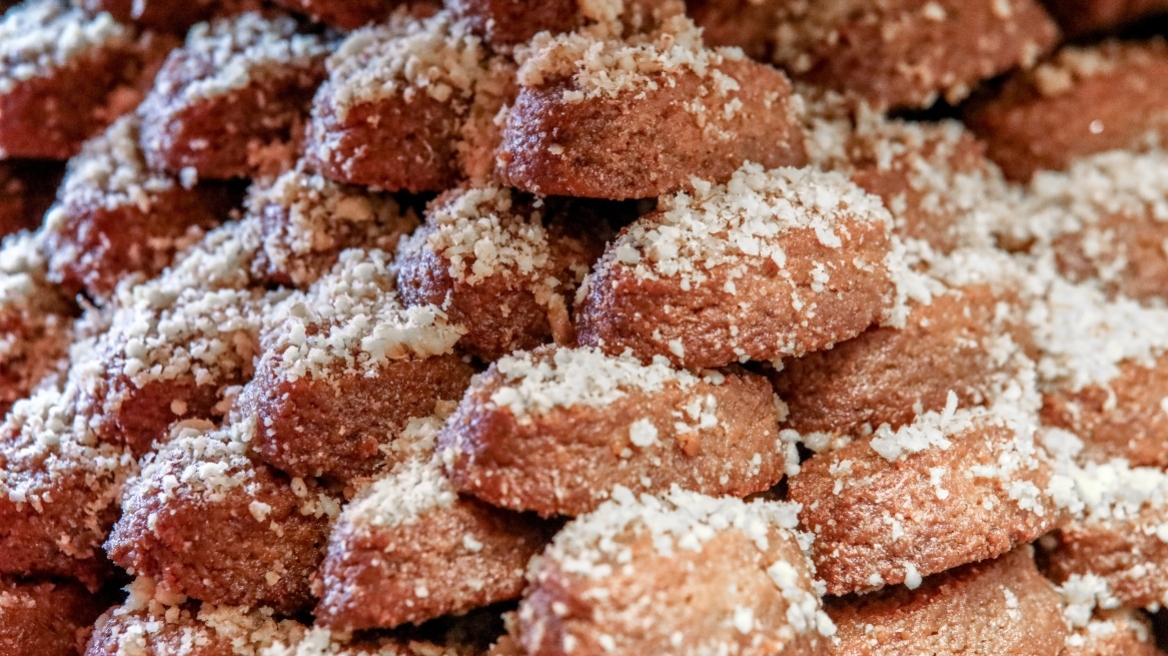 TasteAtlas: Τα μελομακάρονα δεύτερα στη λίστα με τα καλύτερα μπισκότα του κόσμου, ποια άλλα ελληνικά γλυκά ξεχώρισαν