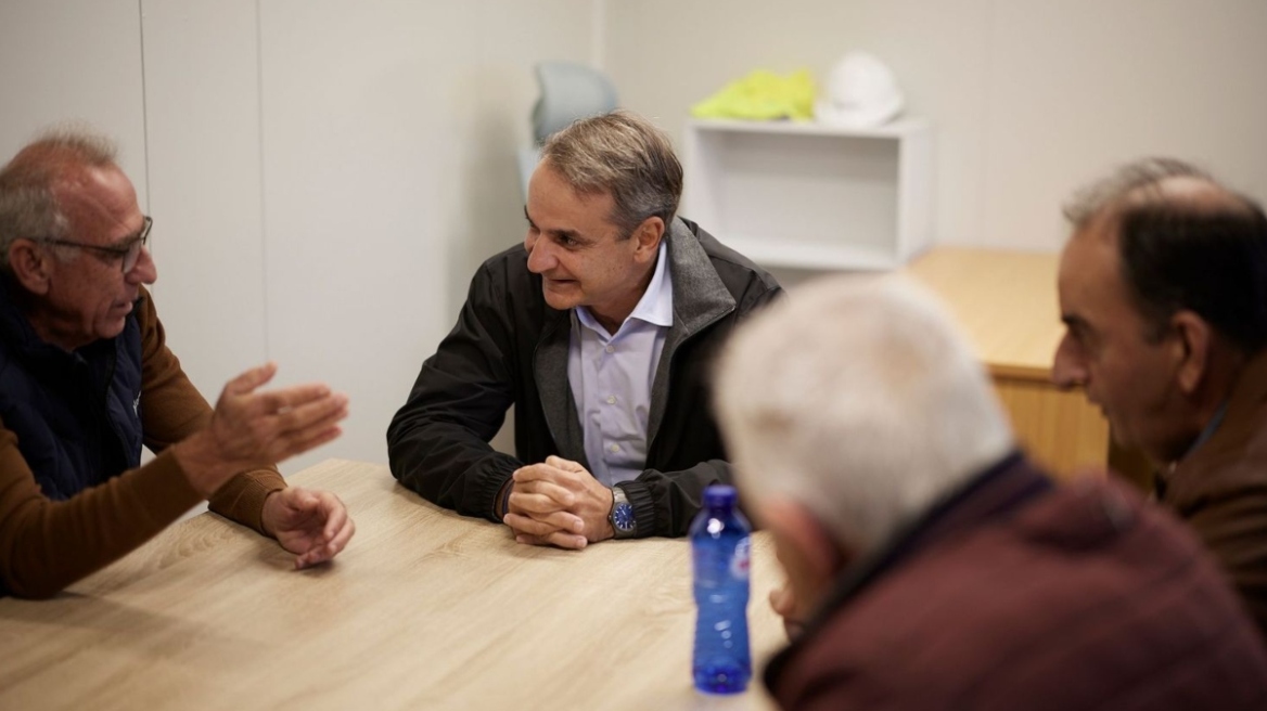 Μητσοτάκης με αντιπροσωπεία αγροτών στη Λάρισα: Αφορολόγητο αγροτικό πετρέλαιο στην αντλία από 1η Νοεμβρίου