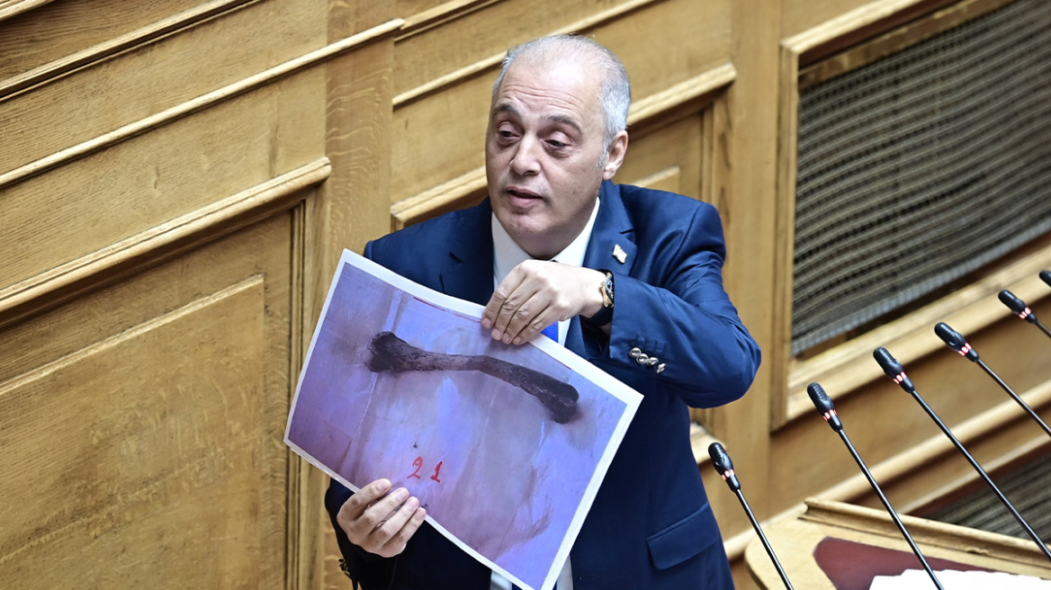 Ο Βελόπουλος ανέβασε νέες φωτογραφίες με ανθρώπινα οστά από τα Τέμπη, τις έσβησε μετά τις αντιδράσεις συγγενών - Φλωρίδης: Ξεφτιλίστηκε