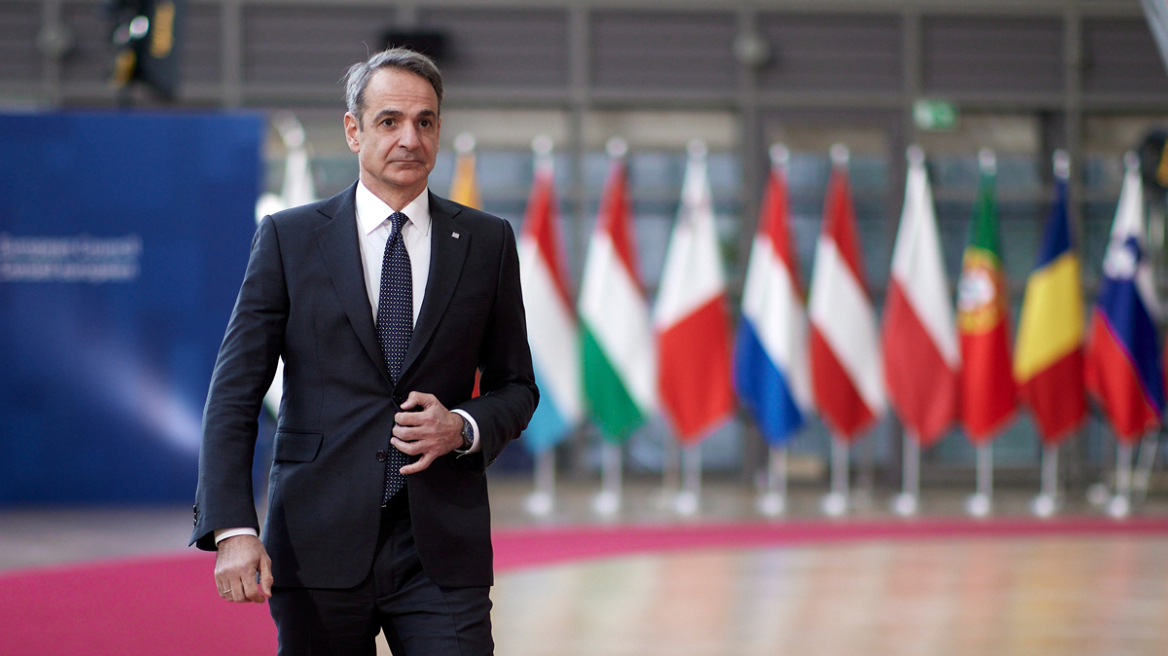 Με αίτημα ευελιξίας για νέα μέτρα στήριξης και καμπανάκι για τον λαϊκισμό ο Μητσοτάκης στη Σύνοδο Κορυφής, «όχι» σε περικοπές για συνοχή και αγρότες