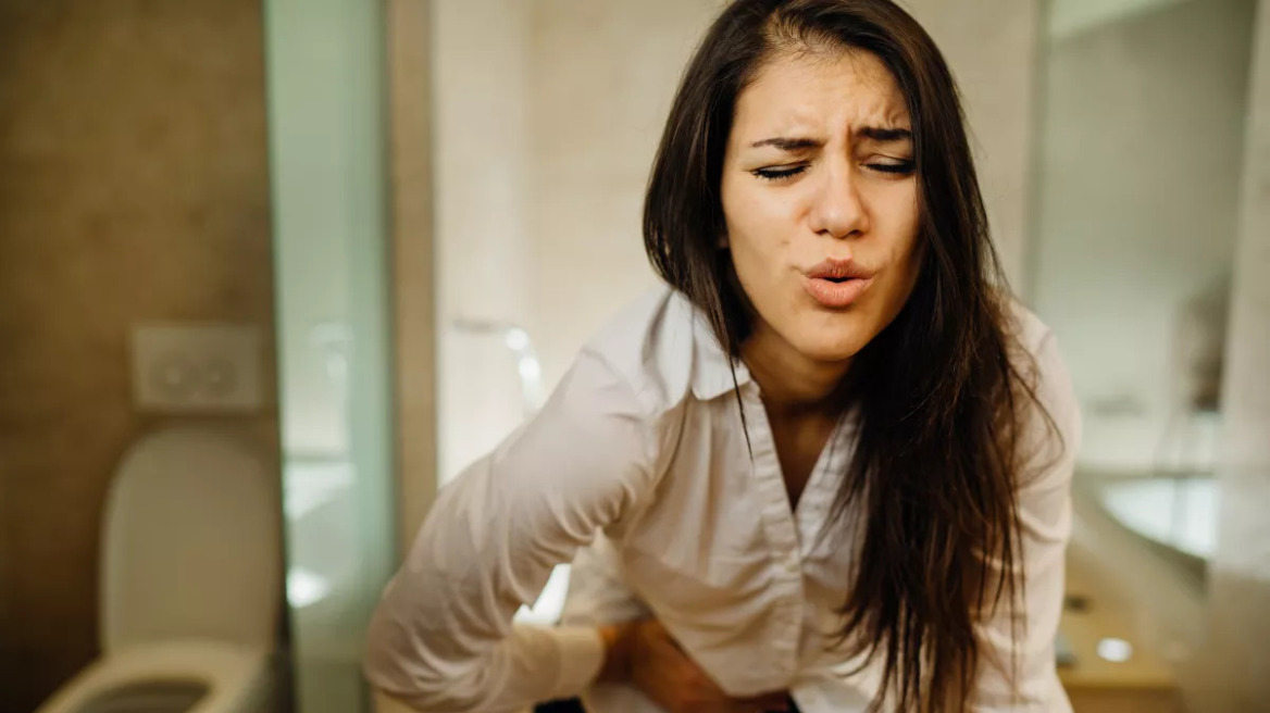 Γαστρεντερίτιδα: Μεταδίδεται όταν έχουμε κολλήσει από χαλασμένο τρόφιμο; Οι ειδικοί απαντούν
