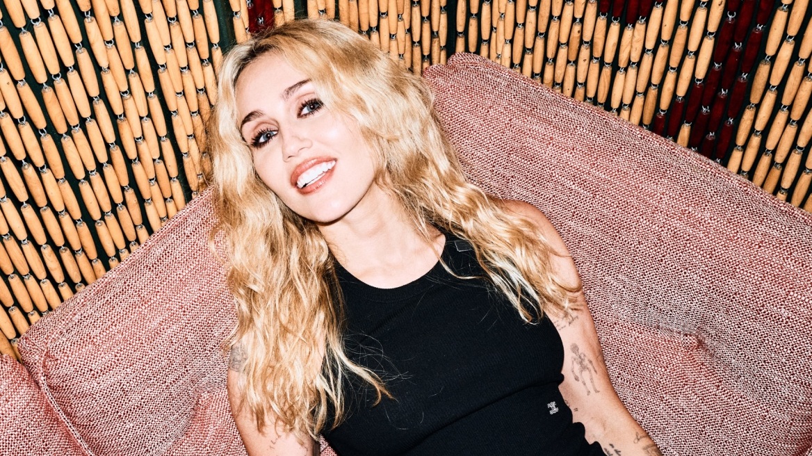 Miley Cyrus: Φτιάχνει δομή για κακοποιημένες και άστεγες γυναίκες