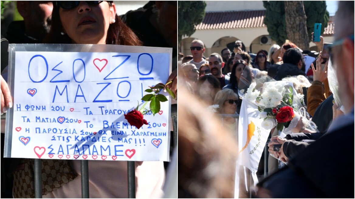 Με τραγούδια και χορούς το μνημόσυνο του Γιώργου Μαζωνάκη: Θαυμαστές άφηναν σημειώματα και λουλούδια στο μνήμα του, φώναζαν «όσο ζω Μαζώ»