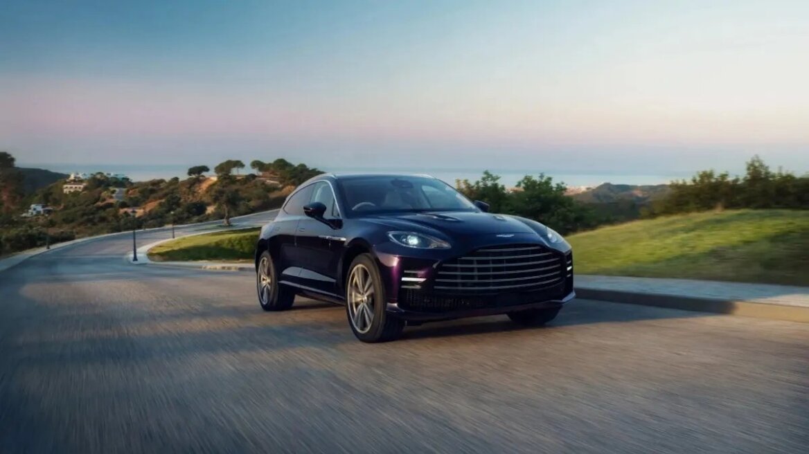 Η Aston Martin εμπλουτίζει τη γκάμα της DBX
