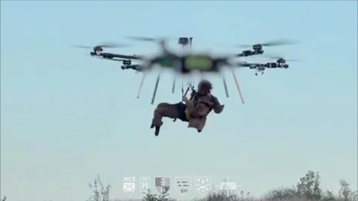Πρωτοφανής διάσωση στην Ουκρανία: Drone σήκωσε τραυματία στρατιώτη και τον μετέφερε με ασφάλεια από το μέτωπο, δείτε βίντεο