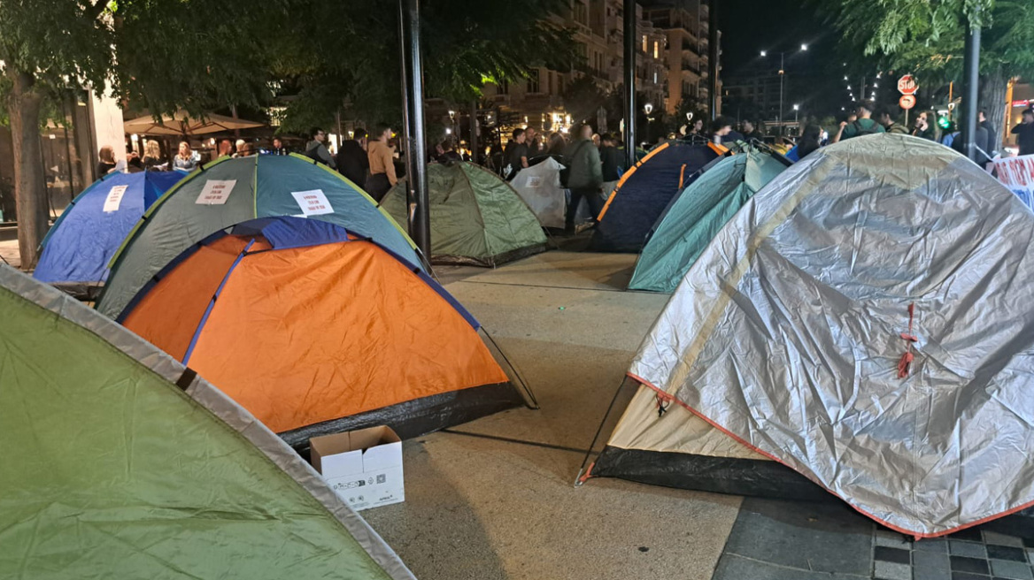 Οι φοιτητές έστησαν σκηνές σε Θεσσαλονίκη, Πάτρα, Ιωάννινα - Κινητοποιήσεις σε Λάρισα, Καρδίτσα, Βόλο, Τρίκαλα, δείτε βίντεο και φωτογραφίες
