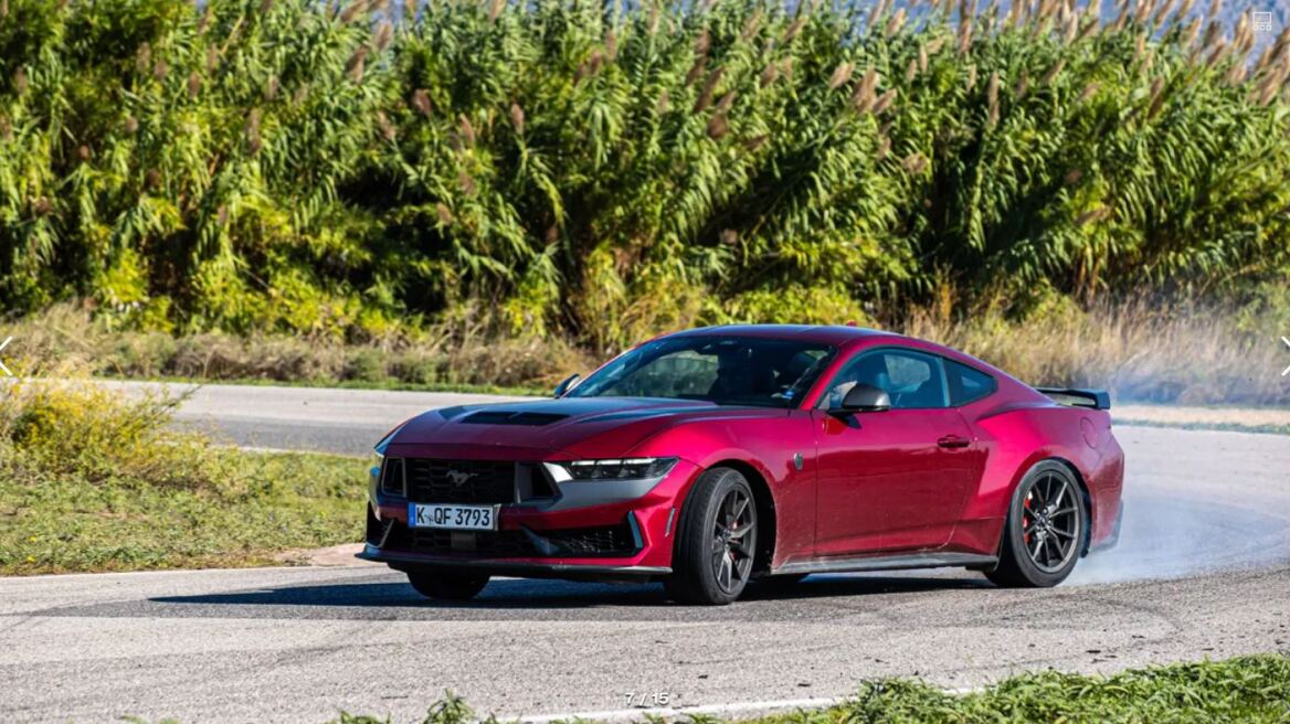 Οδηγούμε την ξεχωριστή Ford Mustang Dark Horse στην πίστα των Μεγάρων