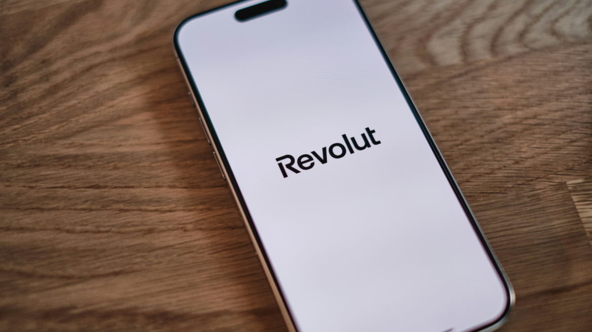 Έπεσε η Revolut: Προβλήματα παγκοσμίως στην πρόσβαση στους λογαριασμούς