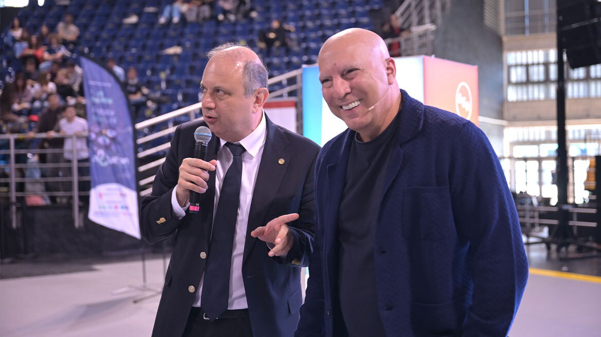 Με προσκεκλημένο το Νίκο Γκάλη υποδέχτηκε το Αριστοτέλειο Πανεπιστήμιο τους πρωτοετείς φοιτητές του