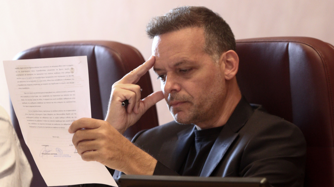 Ένταση και διαφωνίες στο Δημοτικό Συμβούλιο της Αθήνας για το πόρισμα του ΤΕΕ και την ασφάλεια στην Γκράβα