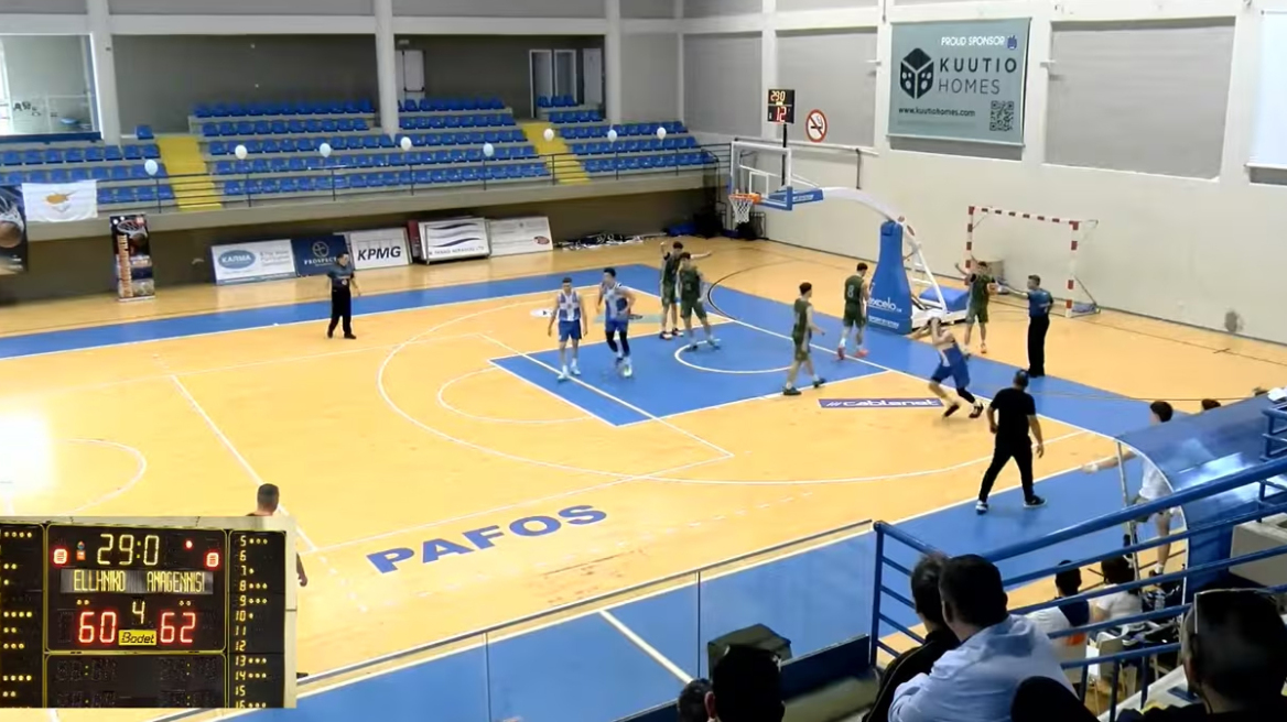 Στημένα στο μπάσκετ: Από το 58-45 στο 60-64 με... 52 βολές, ο σχολικός ημιτελικός που προκάλεσε σάλο - «Τα παιδιά έκλαιγαν», βίντεο
