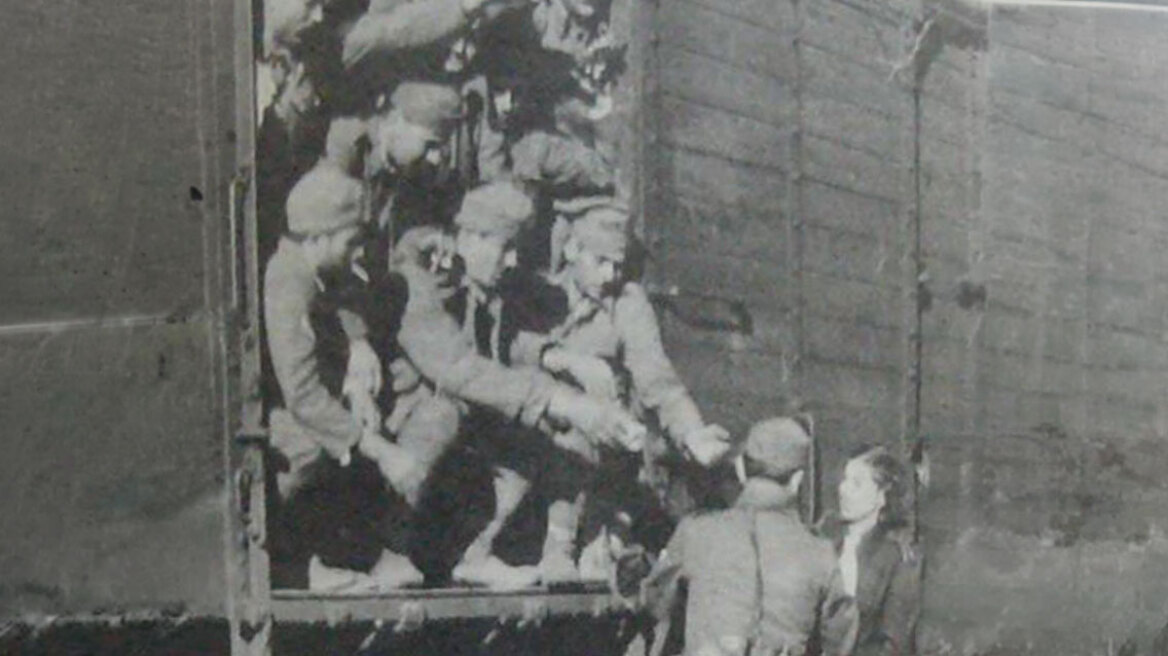 28η Οκτωβρίου 1940: Το πρωινό που η Ελλάδα ξύπνησε εμπόλεμη, μέσα από την πένα του Σακελλάριου
