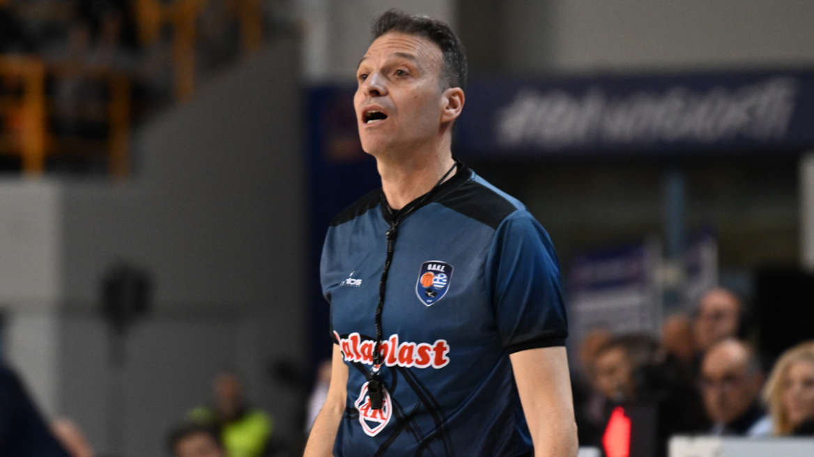 Προφυλακιστέος ο πρώην διαιτητής Παπαπέτρου για τα στημένα στο μπάσκετ: Είπε ότι έχει εισοδήματα 1,5 εκατ. ευρώ και πως οι €820.000 σπίτι του είναι αποταμιεύσεις