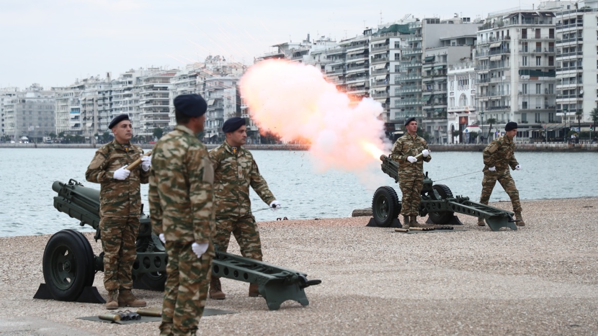 Με 21 κανονιοβολισμούς η 114η επέτειος για την απελευθέρωση της Θεσσαλονίκη, δείτε βίντεο