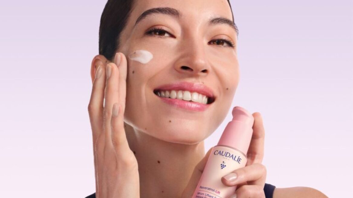 Σύσφιξη προσώπου: Η νέα γενιά skincare που στοχεύει στο δίκτυο κολλαγόνου
