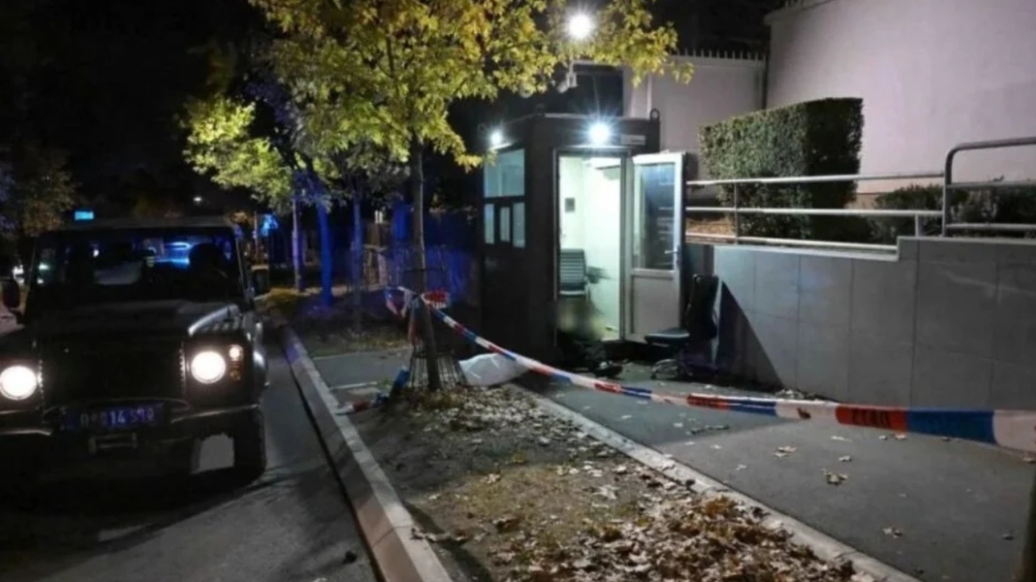 Επίθεση με μαχαίρια έξω από την πρεσβεία του Ισραήλ στη Σερβία: Νεκρός ο δράστης, στο υψηλότερο επίπεδο ο συναγερμός για τρομοκρατία