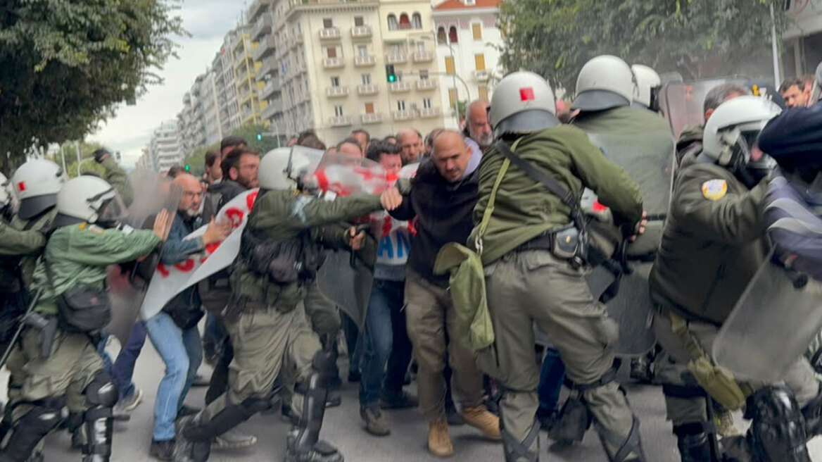 Επεισόδια στη συγκέντρωση διαμαρτυρίας για την ομιλία του Κασιδιάρη στη Θεσσαλονίκη, δείτε βίντεο