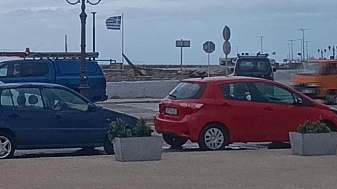 Αυτοκίνητο που οδηγούσε 17χρονος παρέσυρε 5χρονο παιδί μπροστά από παιδική χαρά στην Τήνο 