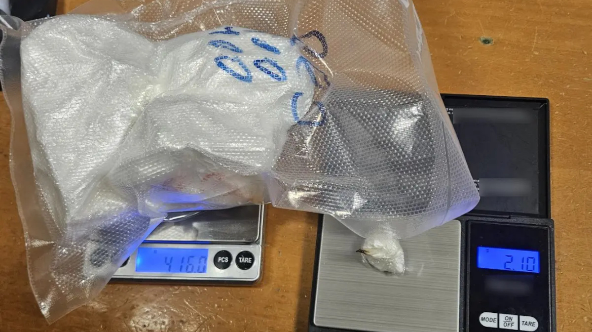 Συνελήφθη 29χρονος στην Καλλιθέα που έκρυβε κοκαΐνη κάτω από το κάθισμα του οδηγού
