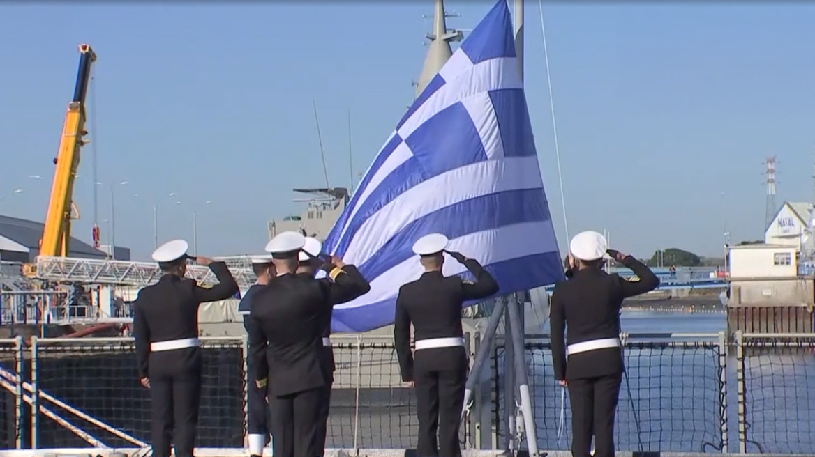 Υψώθηκε η ελληνική σημαία στη φρεγάτα Belharra «Νέαρχος» - Δένδιας: Μαζί με τη Γαλλία χτίζουμε τις αμυντικές δυνατότητες της ευρωπαϊκής μας οικογένειας