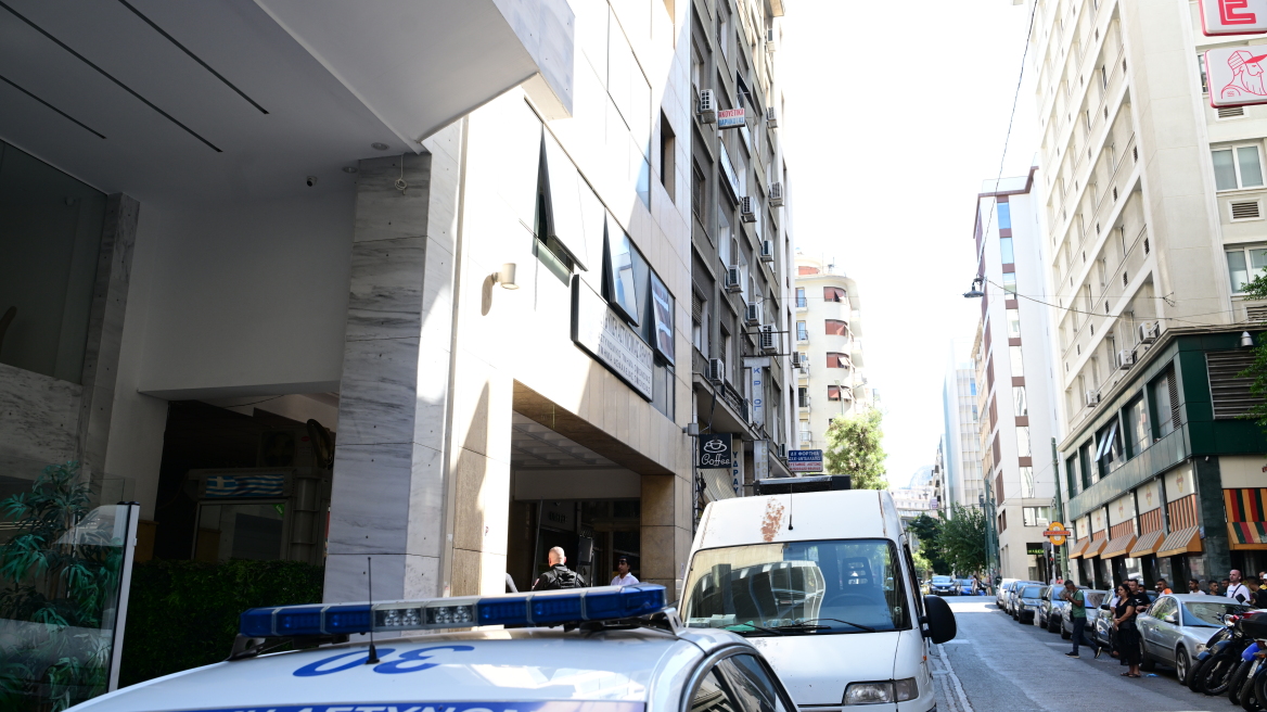 Συναγερμός στην Ομόνοια για ύποπτο χαρτοκιβώτιο, πού έχει διακοπεί η κυκλοφορία