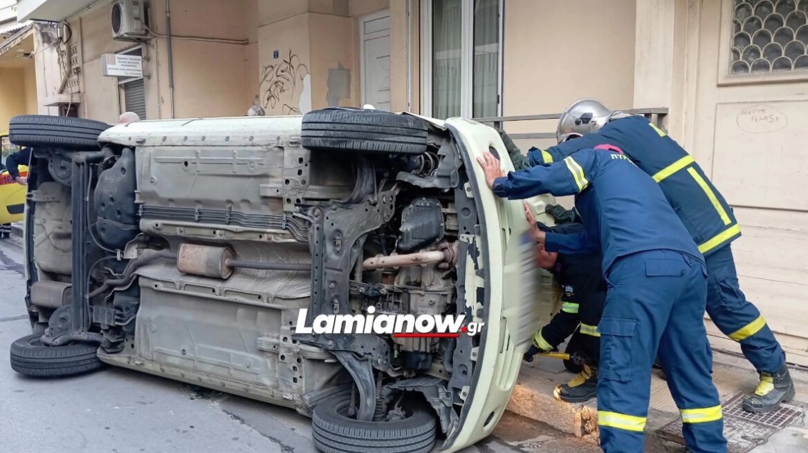 Τροχαίο στη Λαμία με όχημα που εξετράπη της πορείας του και τούμπαρε, βίντεο και φωτογραφίες
