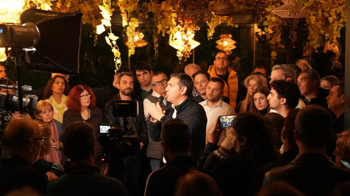 Τσίπρας κατά Κασιδιάρη: Ο εγκληματίας φόρεσε κοστούμι, φόρεσε γραβάτα, και έγινε μπούλης εγκληματίας