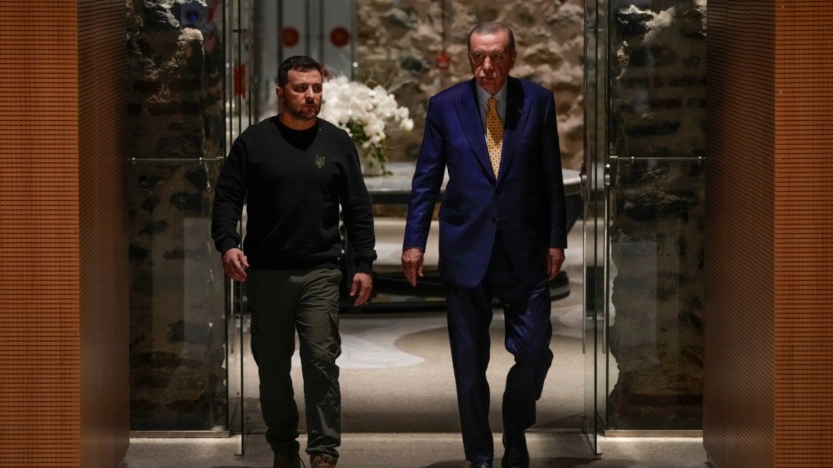 Στην Κωνσταντινούπολη ο Ζελένσκι για συνομιλίες με τον Ερντογάν
