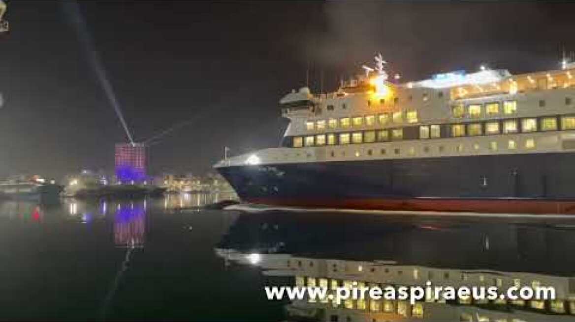 ΜΠΛΟΥ ΣΤΑΡ ΔΗΛΟΣ - Άλλη μια χρόνια το καράβι που έκανε το ποδαρικό στο λιμάνι του Πειραια