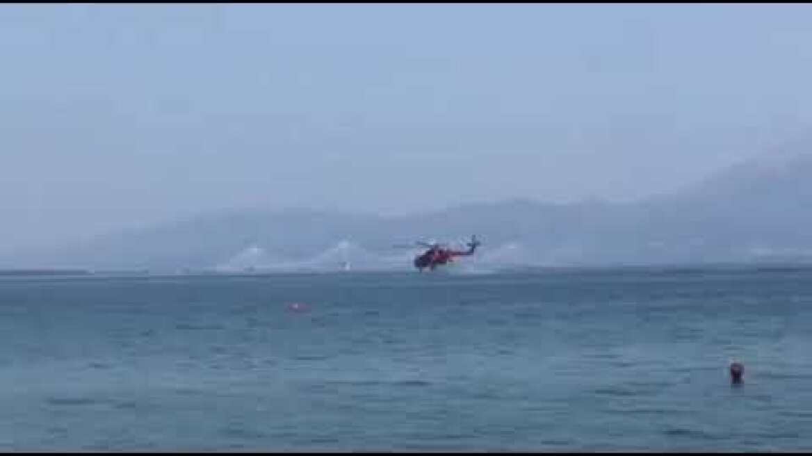 Φωτιά στο Παραδείσι: γεμίζουν νερό εναέρια μέσα στην Κάτω Βασιλική